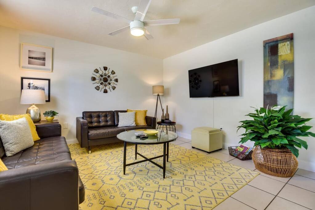 Coconut Cove Mid-Long Term Stays Available Walk To Downtown Trolly To Beaches Sarasota Exteriér fotografie